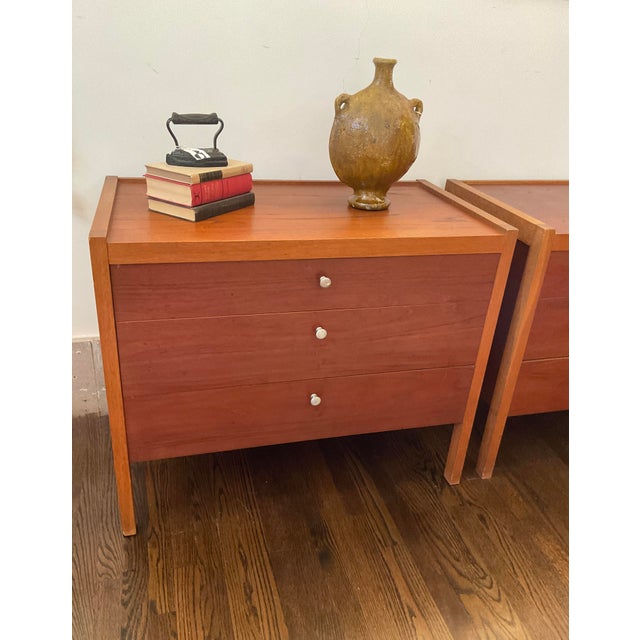 Mid 20th Century Pair of MCM Chests/Nightstands in the Manner of Florence Knoll For Sale - Image 5 of 18