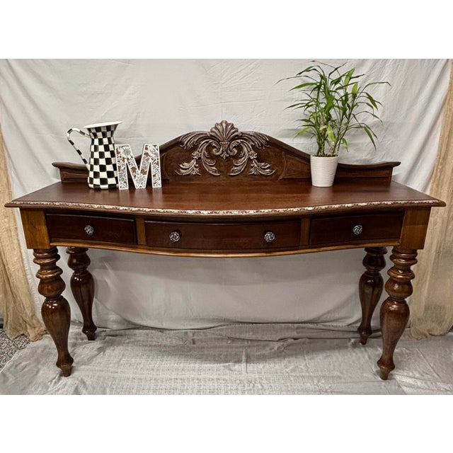 Stunning 1999 Bernhardt Belmont Victorian style Sideboard Buffet MADE IN USA!! Beautiful turned legs, dovetail drawers &...