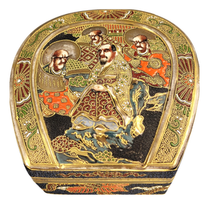 Exceptional Japanese Satsuma Earthenware Box by Tōshōzan