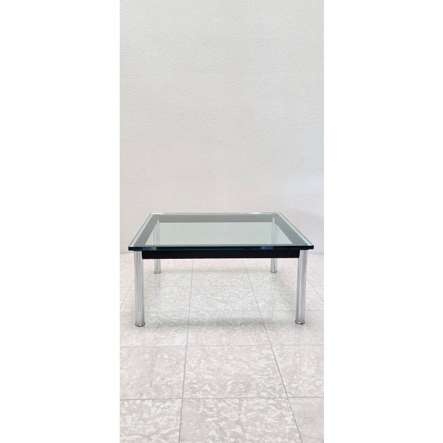 Contemporary Cassina Lc10 Table en Tube Basse Coffee Table Glass Top Chrome Legs Black Base Le Corbusier Pierre Jeanneret Charlotte Perriand For Sale - Image 3 of 12