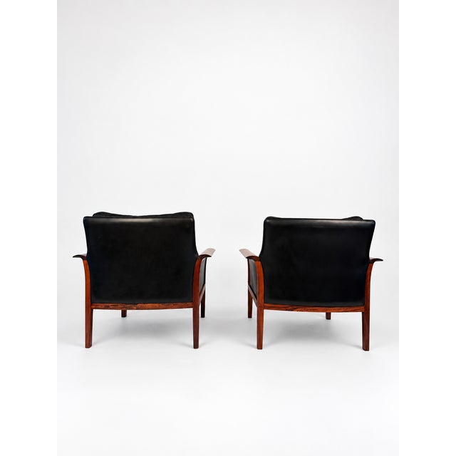 Hans Olsen 1960s Attributed to Hans Olson Rosewood and Black Leather Lounge Chairs - Pair For Sale - Image 4 of 11