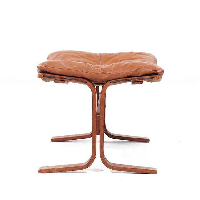 Westnofa Furniture Westnofa Siesta Mid Century Leather and Bentwood Ottoman For Sale - Image 4 of 10