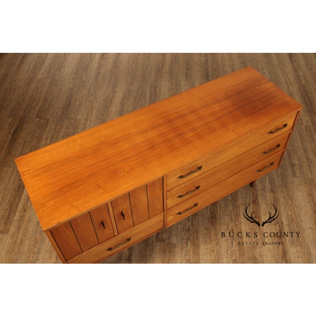 Mid-Century Modern Mid Century Modern Walnut Sideboard For Sale - Image 3 of 12