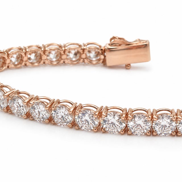 A dramatic take on the classic tennis bracelet, this 10K Rose Gold design is set with round CVD lab-grown diamonds in a...