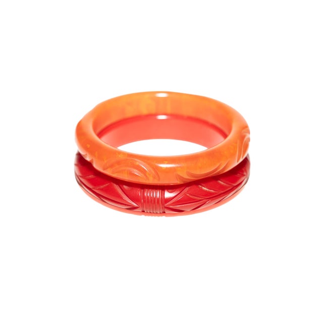 Art Deco Vintage Carved Bakelite Bangle Bracelets in Red and Orange, 1930's, Pair Of For Sale - Image 3 of 17