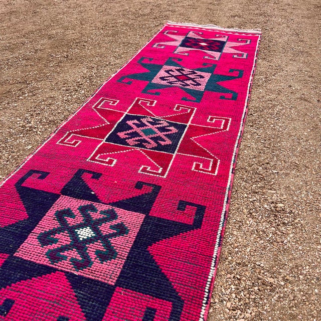 Vintage 1940s Herki Runner Rug, Handwoven, Hot Pink Geometric Pattern Wool Rug For Sale - Image 4 of 8