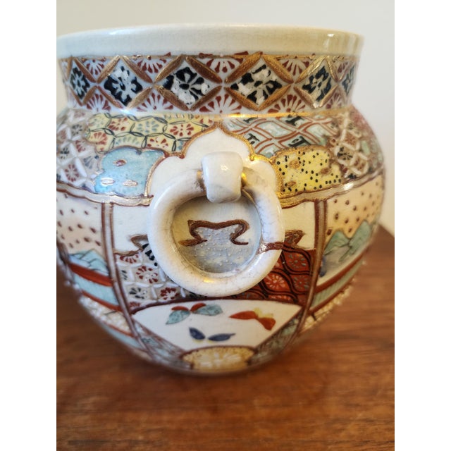 Pair of Japanese Satsuma Jars, Hand Painted Kutani Style Pottery, Vintage Oriental Vases With Handles, Signed Gilded Decor For Sale - Image 11 of 14
