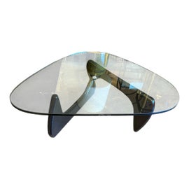 Example of Isamu Noguchi Tables