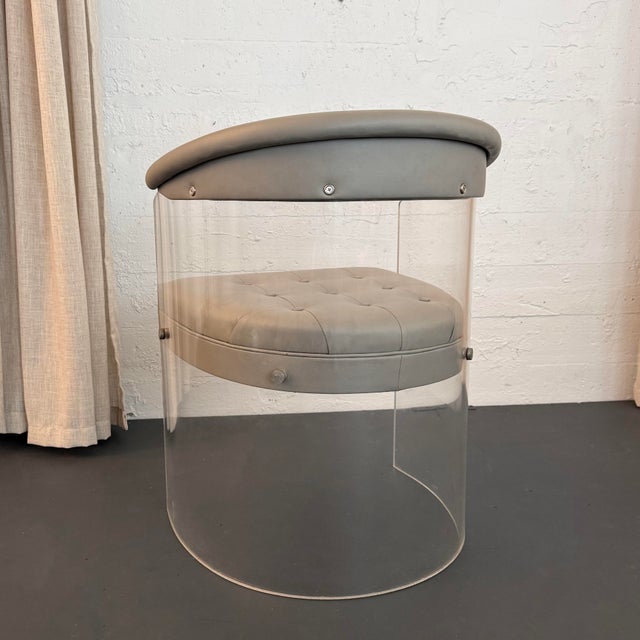 1970s Clear Lucite and Leather Kagan-Style Barrel Tub Chair For Sale In New York - Image 6 of 8