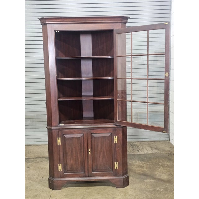 Henkel Harris Late 20th Century Henkel Harris Mahogany Curio Corner Cabinet Hutch China Chippendale 12 Panel For Sale - Image 4 of 9
