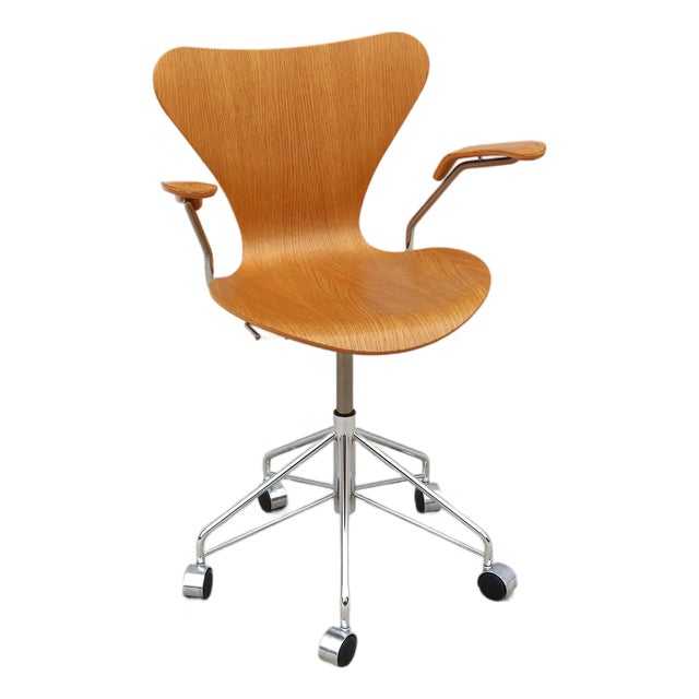 Mid-Century Danish Arne Jacobsen for Fritz Hansen Oak Series 7 Swivel Desk Chair For Sale