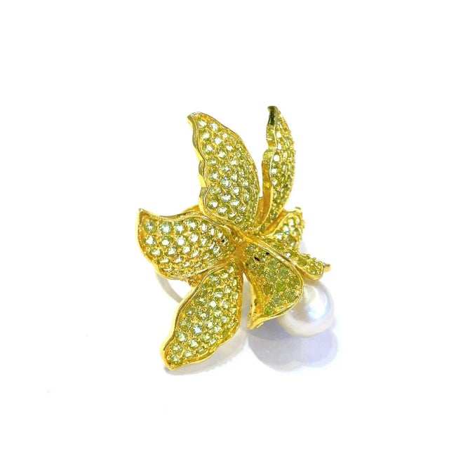 Baroque Bochic “Orient” Peridot & Pearl Cocktail Ring Set in 18k Gold & Silver Size 6 For Sale - Image 3 of 5
