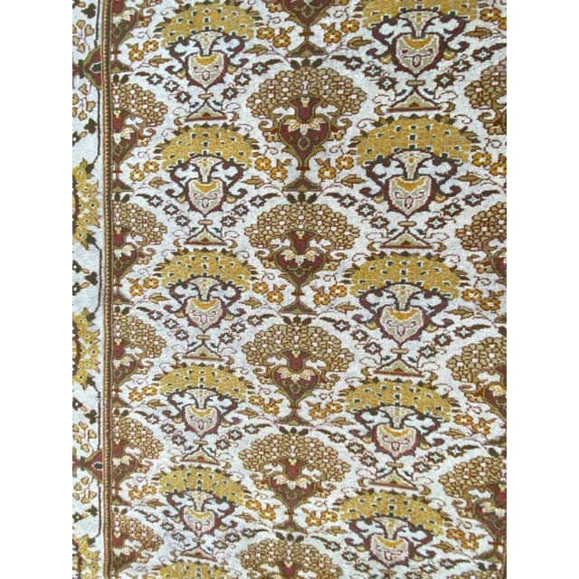 Very beautiful and decorative Indian Punjab rug, with a rare green colors, entirely and finely hand knotted with wool...