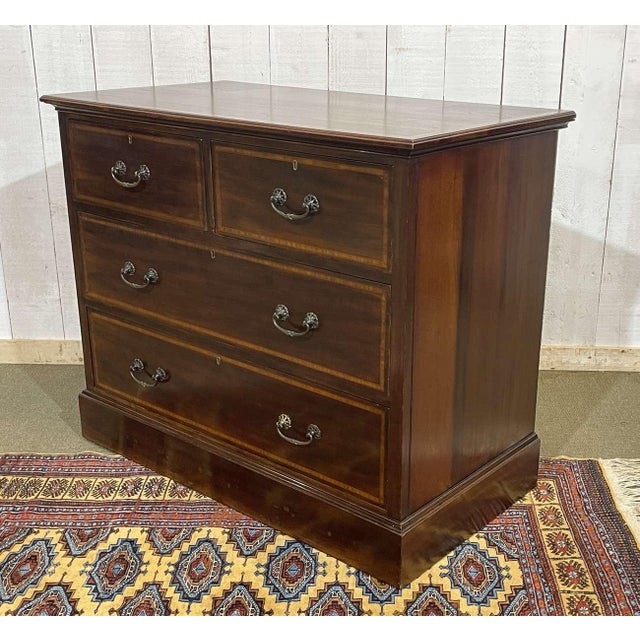 Early 20th Century English Mahogany Chest of Drawers For Sale - Image 15 of 17