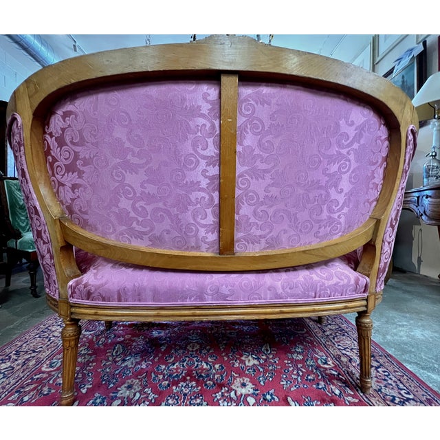 1900 - 1909 1900-1909 Turn of the Century French Walnut Settee Mauve Rose For Sale - Image 5 of 7