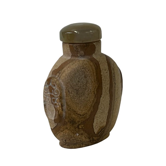 Quality handmade snuff bottle, this small bottle is made of agate with a simple bottle shape, its body is a solid brown...