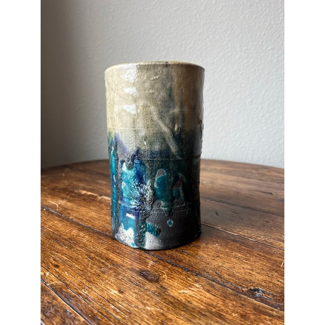 Ceramic Studio Pottery Marked Libby ‘88 Cylinder Drip Glaze Vase For Sale - Image 7 of 9