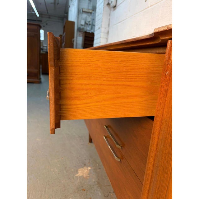 Mid 20th Century Modern Walnut Lowboy Dresser by Young Mfg., Attributed For Sale - Image 11 of 18