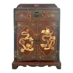 Early 20th Century Vintage Chinese Lacquered Jewelry Box With Dragon Design
