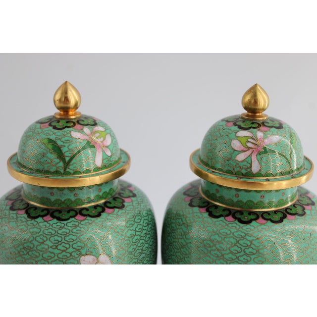VTG Pair of Chinese Cloisonne Urn Vases in Gorgeous Green For Sale - Image 4 of 10
