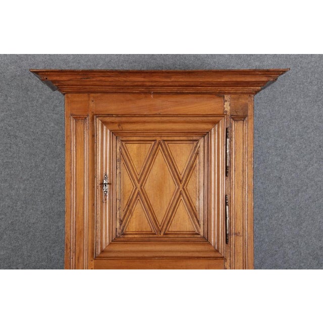 Baroque Narrow Cabinet in Walnut, France, 1700s For Sale - Image 6 of 18