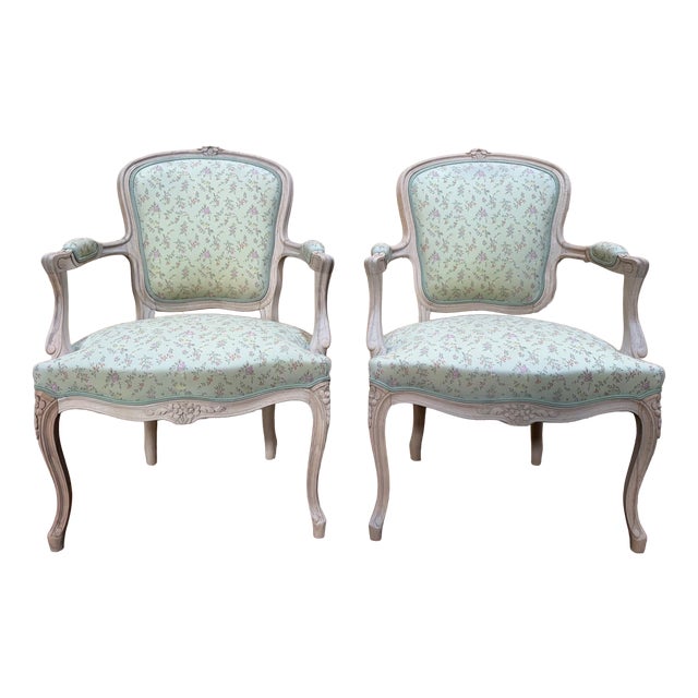 Vintage Louis XV Style Cabriolet Chairs in Sandblasted Beech and Floral Fabric, 1960s, Set of 2 For Sale