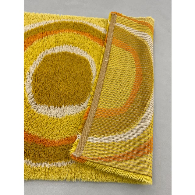 1970s Mid Century Modern Rya Rug – Vintage Shag Sunburst Accent Rug – Small Area Rug For Sale - Image 5 of 7