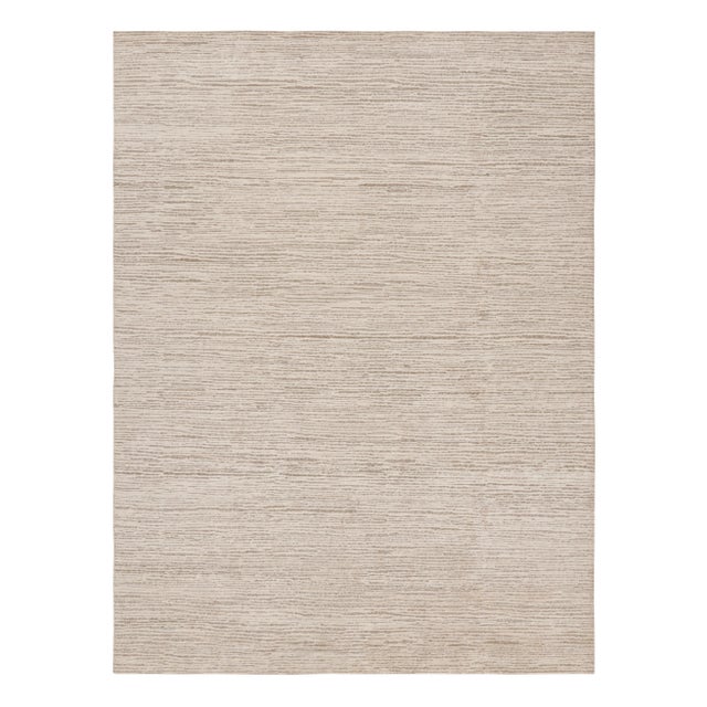 Hand-knotted in silk, this 9x12 contemporary rug from Rug & Kilim’s Textural line is an inventive take on solid rugs with...