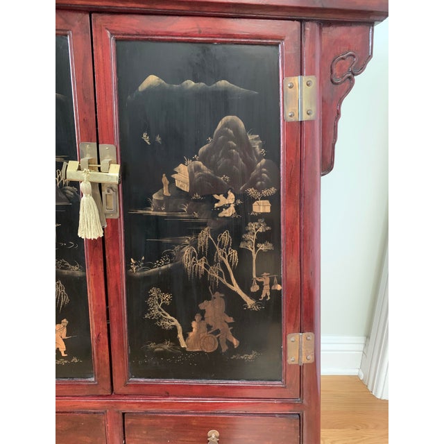 Elegant chinoiserie chest, with a detailed gold design, on a black background, on both front and top, as well as sides. No...