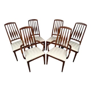 Mid 20th Century Set of Six Mid-Century Modern Walnut Dining Chairs For Sale