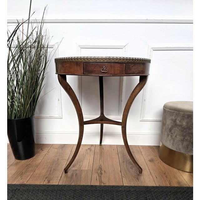 1930s Vintage Italian Round Walnut Side Table, 1930s For Sale - Image 5 of 9