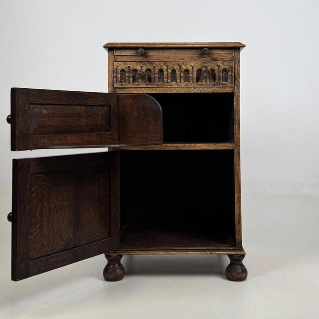 Small Early 20th Century English Edwardian Carved Oak Cabinet, 1890s For Sale - Image 3 of 15