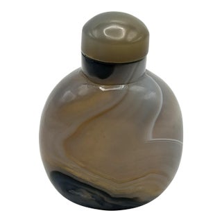 Vintage Well Hollowed Banded Agate Snuff Bottle For Sale