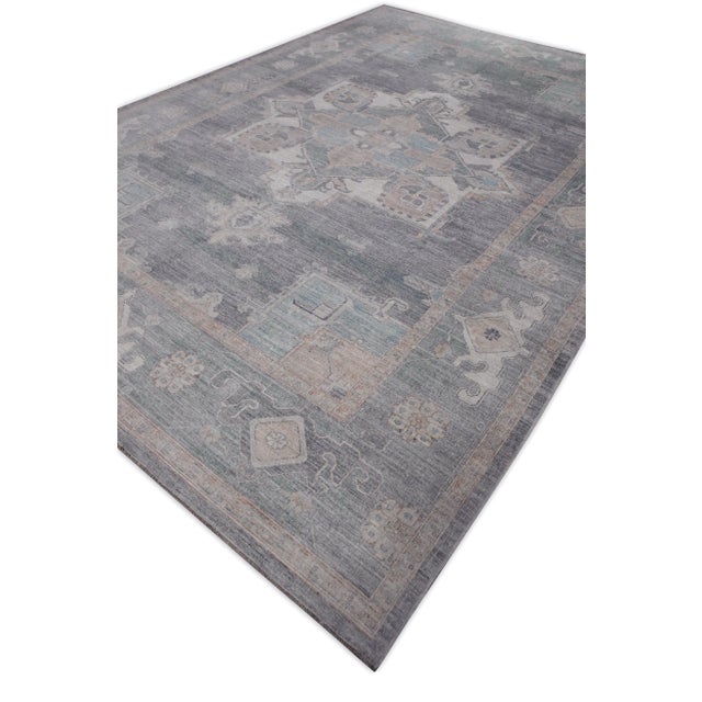 Early 21st Century Gray Multicolor Floral Design Handwoven Wool Heriz Rug 10'2" X 14'5" For Sale - Image 5 of 7