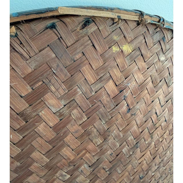 Large Vintage Wicker Basket Tray With Hand Painted Birds of Paradise For Sale - Image 11 of 11