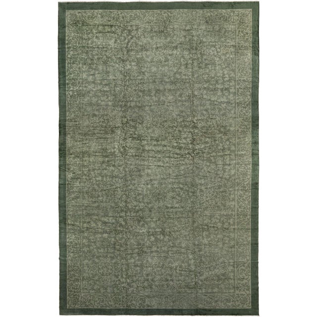 an early 20th Century Chinese rug with an elegant all-over floral design throughout. Mesaures: 12'8'' x 19'5''.