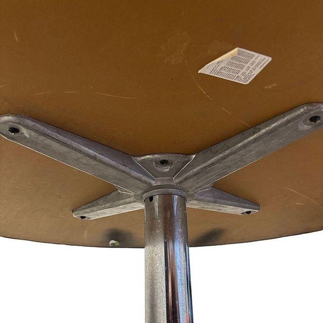 1960s Mid-Century Round Laminate Grey Dining Table w/ Chrome Base by Steelcase For Sale In Los Angeles - Image 6 of 7