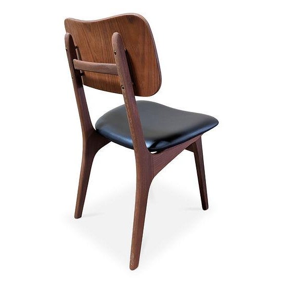 These chairs are not stamped as they were produced for the local market in Denmark but are a known design of Arne Hovmand-...