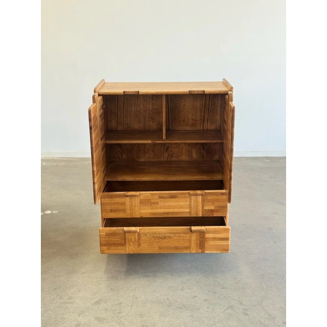 1980s Post Modern Highboy Dresser in Oak For Sale - Image 4 of 12