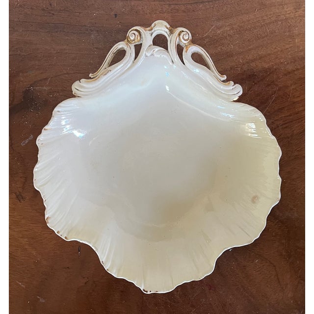 Antique 18th Century Wedgwood Creamware Rococo Sea Shell Form Dish With Feathered Edge For Sale - Image 13 of 15
