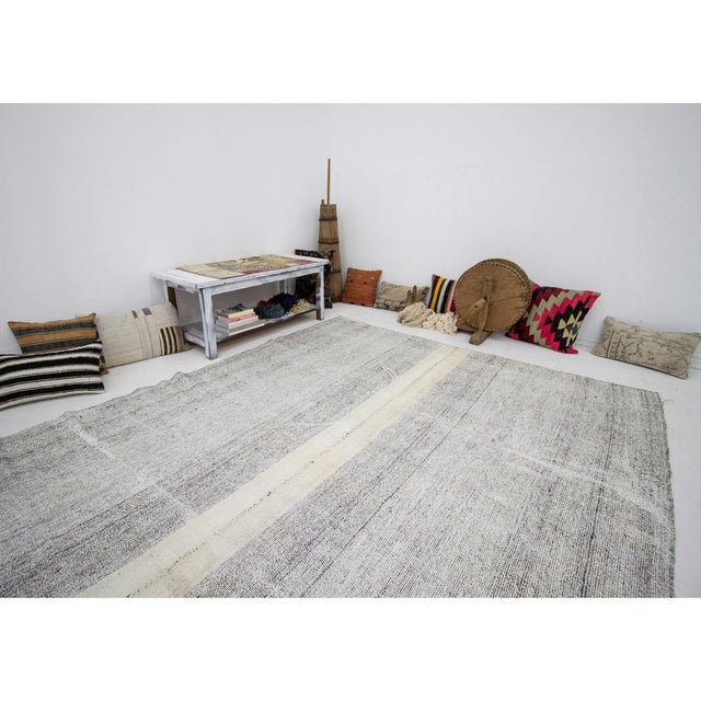 1960s Vintage Gray Turkish Kilim Rug- 7′2″ × 10′ For Sale In Los Angeles - Image 6 of 7