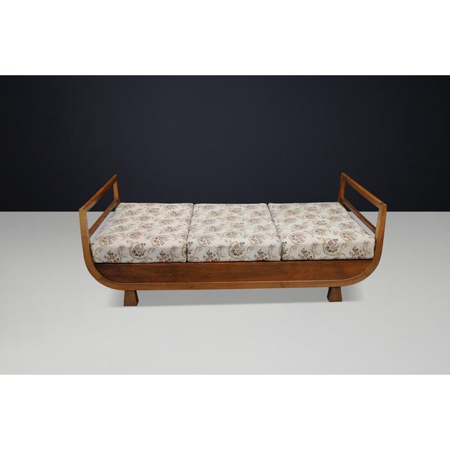 Art Deco Walnut Daybed attributed to Jindřich Halabala, 1930s For Sale - Image 9 of 16