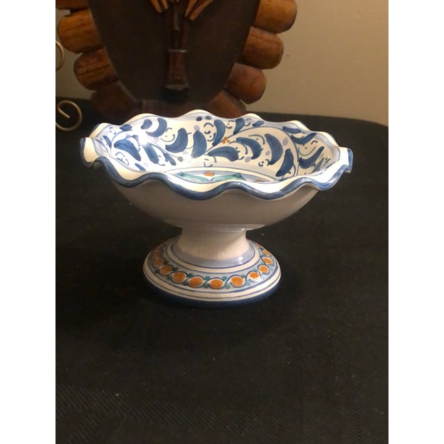 Traditional Vintage Italian Caltagirone Majolica Footed Pedestal Bowl - Hand Painted For Sale - Image 3 of 4