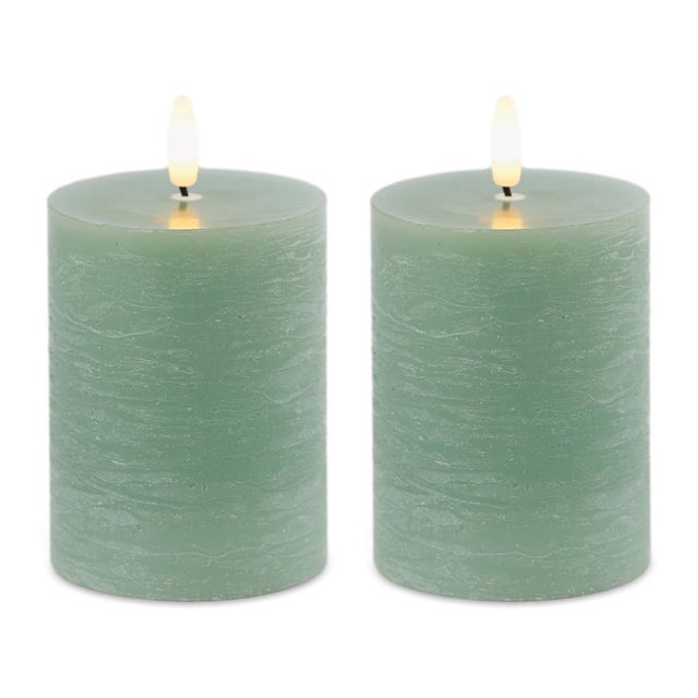 Kenneth Ludwig Chicago FIA Wick Green Pillar Candle (Set of 2) For Sale - Image 4 of 4