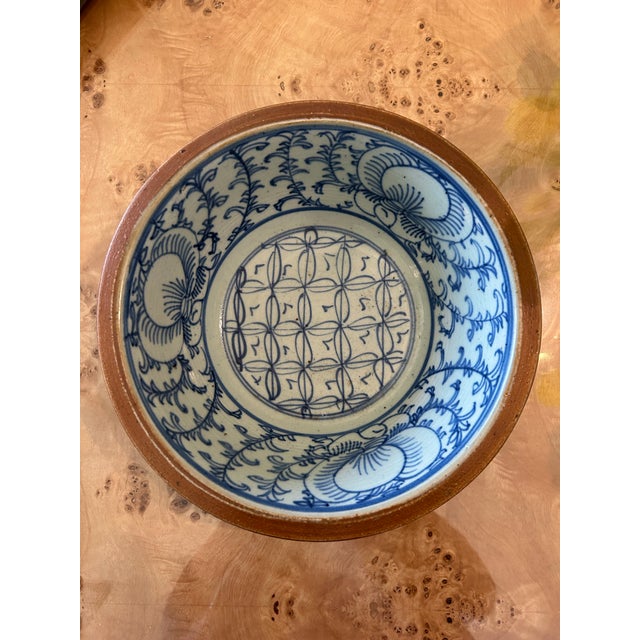Antique Chinese Qing Dynasty Batavia Ware Bowl With Sweet Pea Motif For Sale - Image 4 of 7