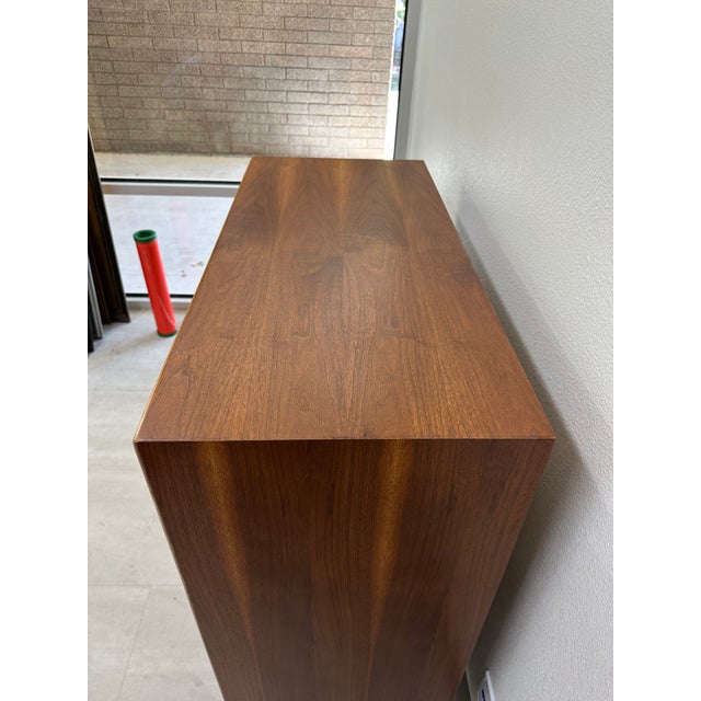 Gorgeous American of Martinsville highboy, circa 1960s. The highboy features five drawers total with sculpted drawer...