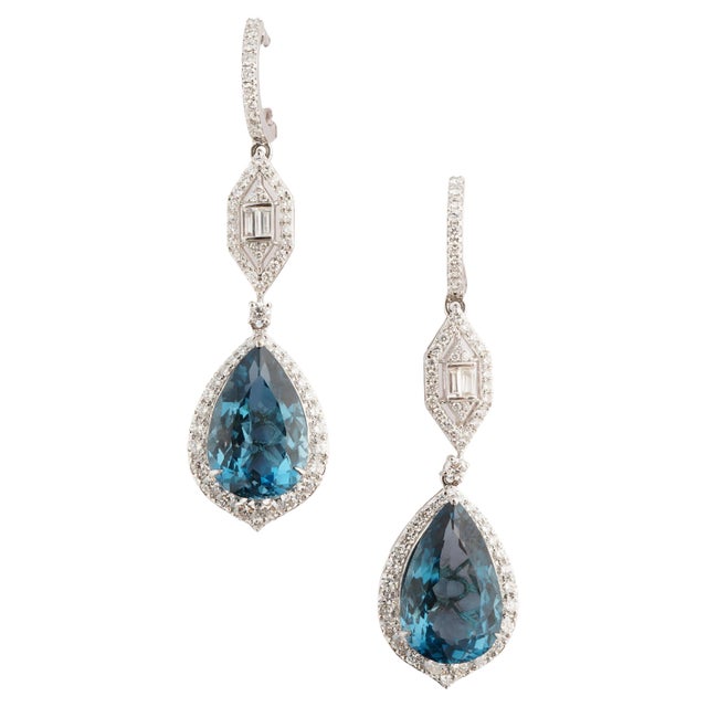 Early 21st Century Natural blue topaz 19.49ct & diamond 2.53ct earring in 18k gold For Sale - Image 5 of 18