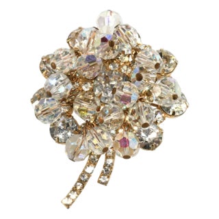1960s Vintage Juliana Clear Rhinestone Brooch With Dangling Beads Gold-Plated For Sale
