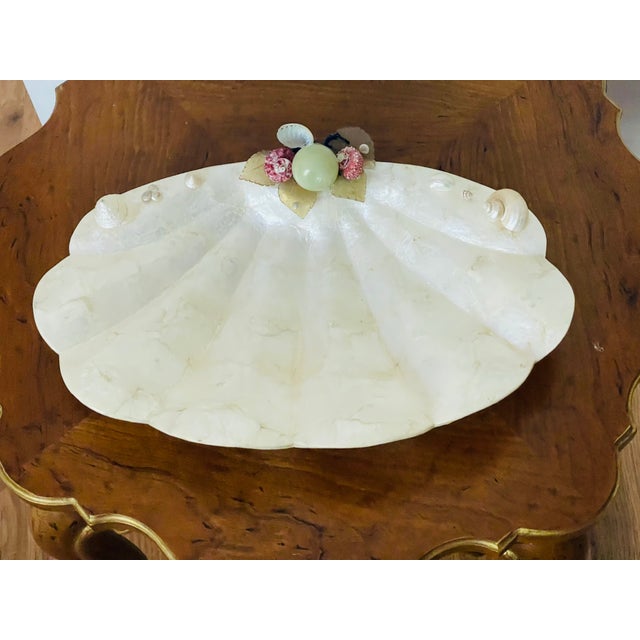 1960s Vintage Capiz Shells Bowl Decorated With Jade and Shells For Sale - Image 5 of 6