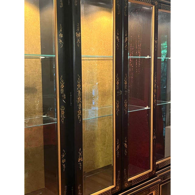 Ethan Allen Mid 20th Century Ethan Allen Handpainted, Black and Gold Chinoiserie Asian China Display Cabinet and Buffet For Sale - Image 4 of 12